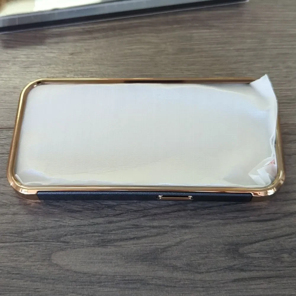 Coolqe iPhone 15 Pro Phone Case Black & Gold